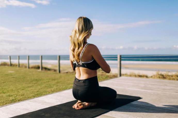 澳大利亚拜伦湾灯塔海滩瑜伽