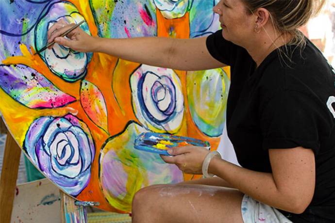 阳光海岸尤蒙迪市场油彩艺术家正在街头作画