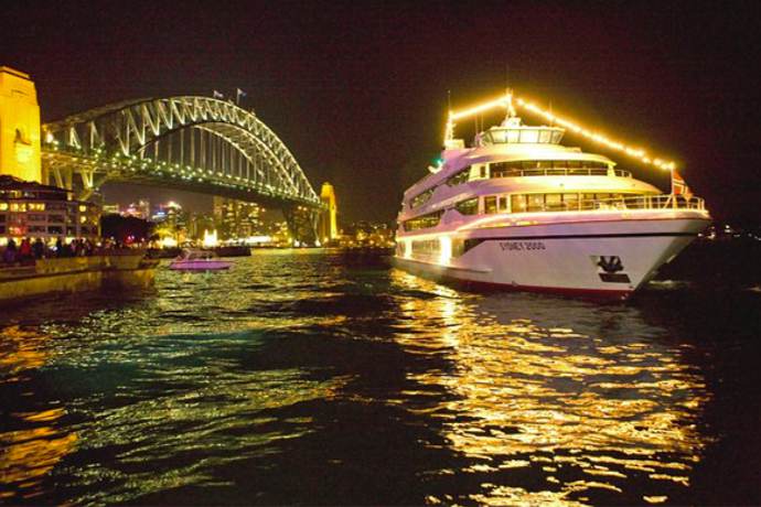 悉尼奔富晚餐游船夜景